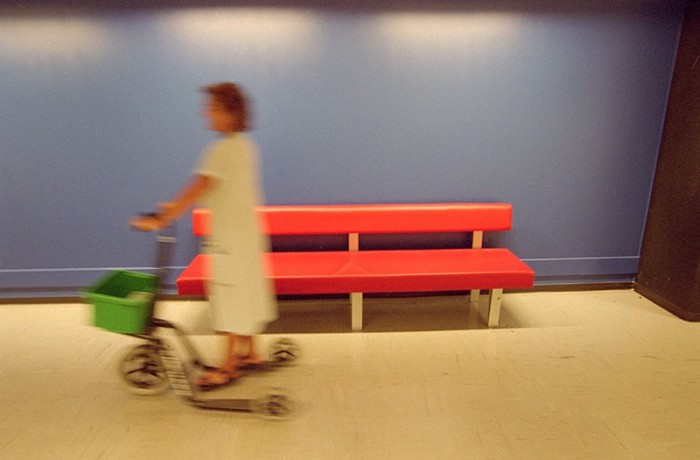 Nurse at the hospital Stockholm. Fotograf Paul Marshall